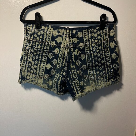 Free People End Meet Bandana Print Cutoff Jean Shorts  Frayed Hem – Women’s 28 - Picture 3 of 3